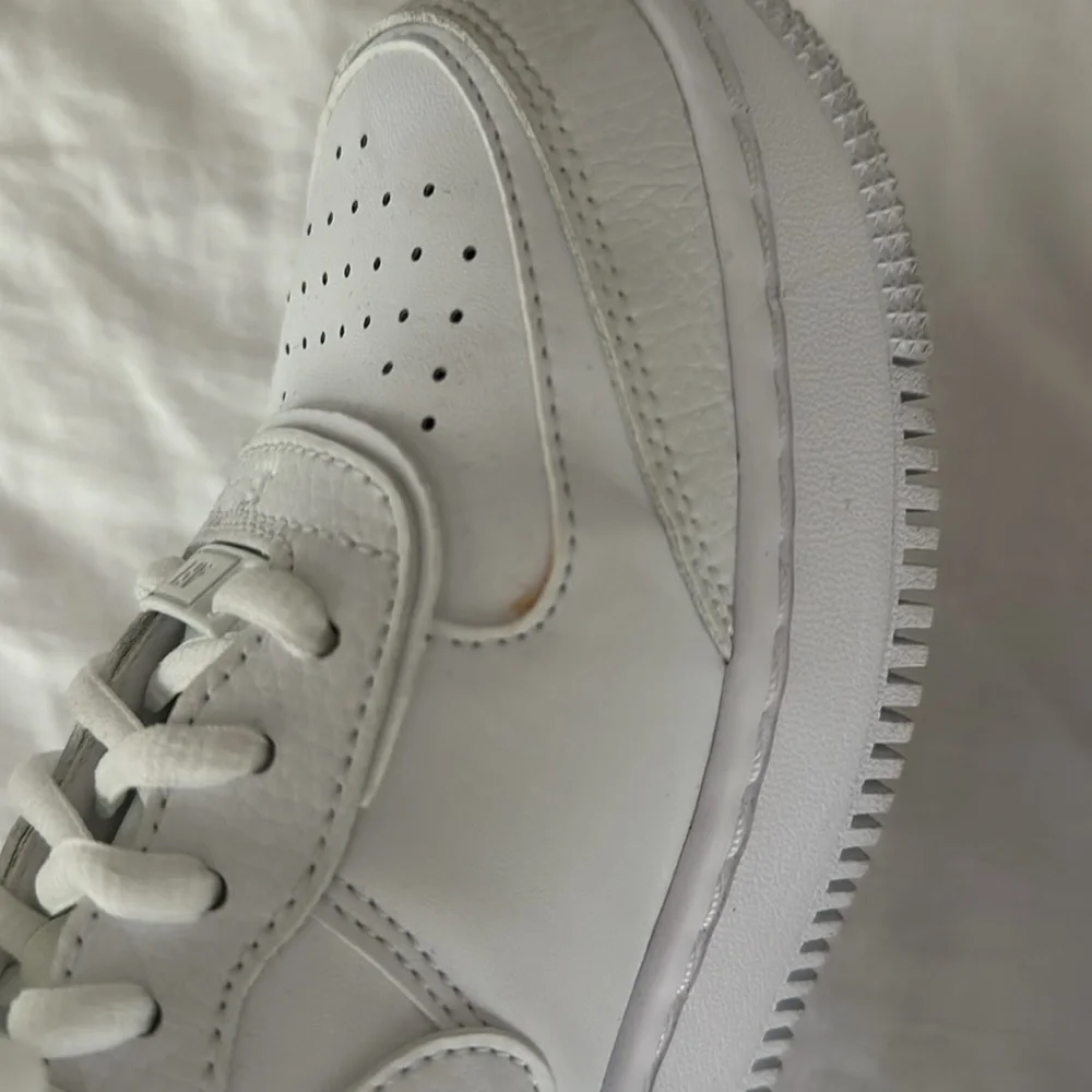 Nike Women's White Air Force 1 Sneakers size 8.5 - Picture 3 of 5